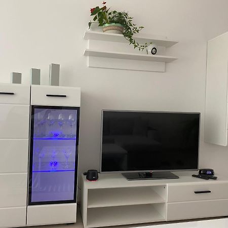 Centra Apartamenti อาลูคเซน์ ภายนอก รูปภาพ