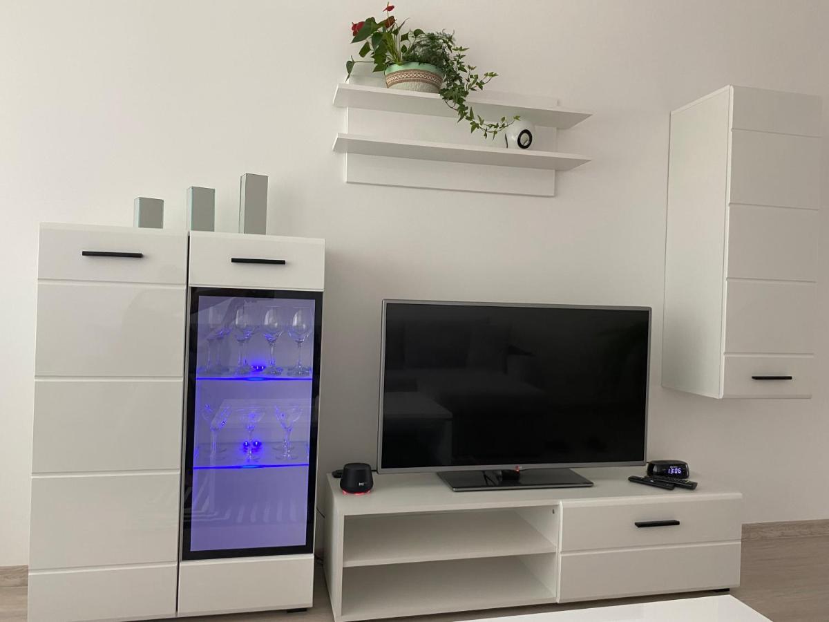 Centra Apartamenti อาลูคเซน์ ภายนอก รูปภาพ